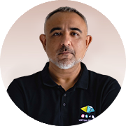 Headshot of Tarun Gurwara, Founder and Chief Digital Strategist. At Virtual Pebbles.